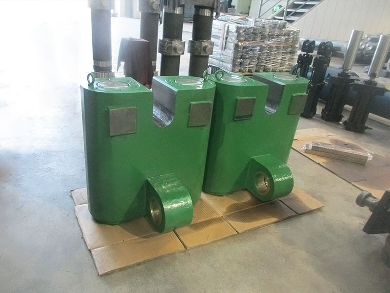 Hydraulic cylinder for lower fixing seat of embossing machine