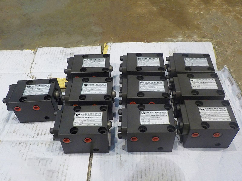 Threaded pin roller hydraulic cylinder