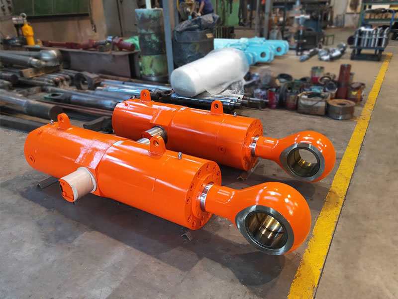 Hydraulic cylinder for help rollers-TC220/160x675
