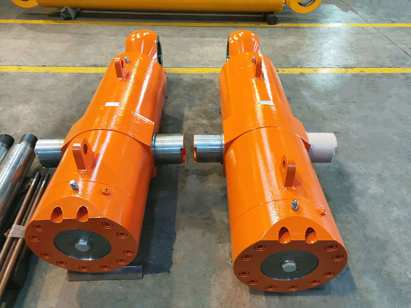 Hydraulic cylinder for help rollers-TC220/160x790