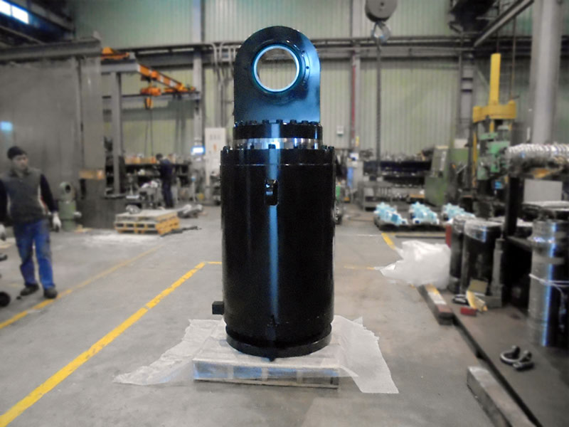 Rotary table L/D lift hydraulic cylinder