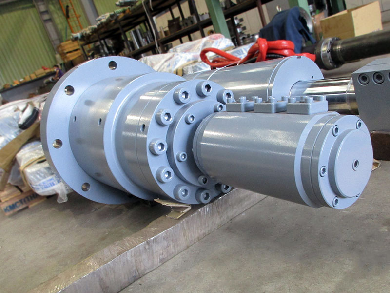 Rotating hydraulic cylinder