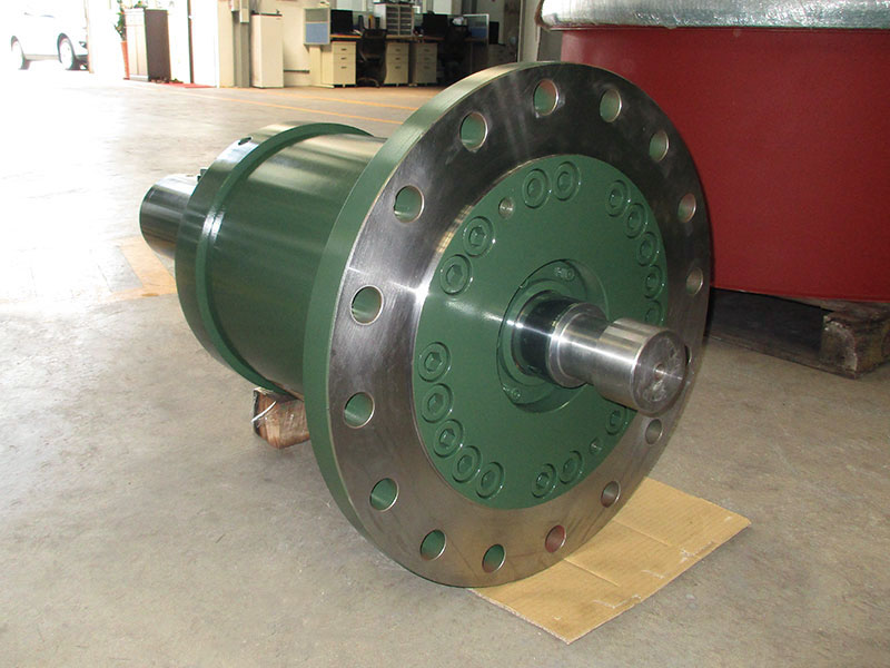 Rotating hydraulic cylinder