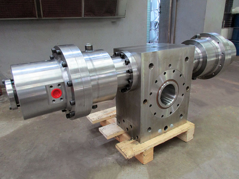 Rotating oscillating hydraulic cylinder