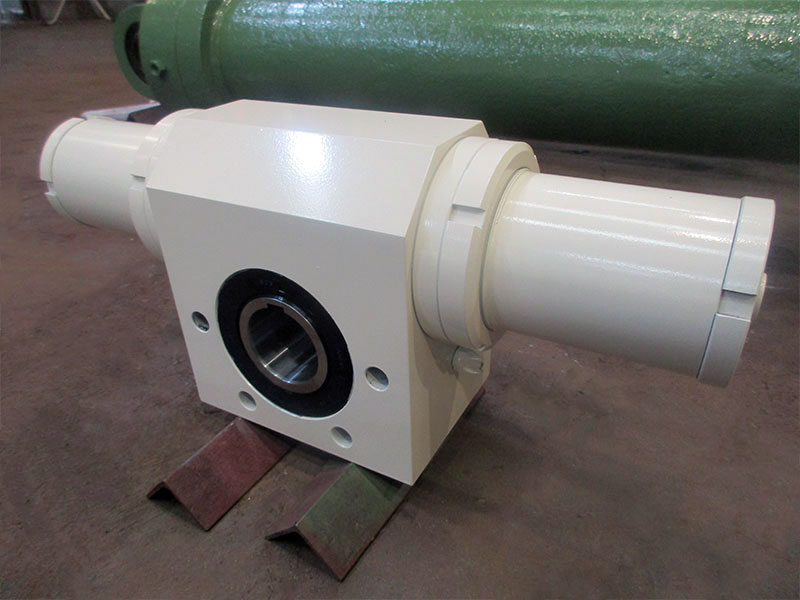Rotating oscillating hydraulic cylinder
