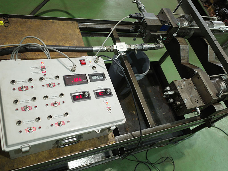SCC mold adjustment  hydraulic cylinder