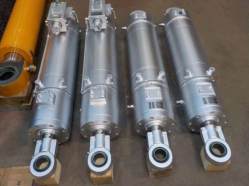 Lifting hydraulic cylinder of pushing slag quipment for Furnace door