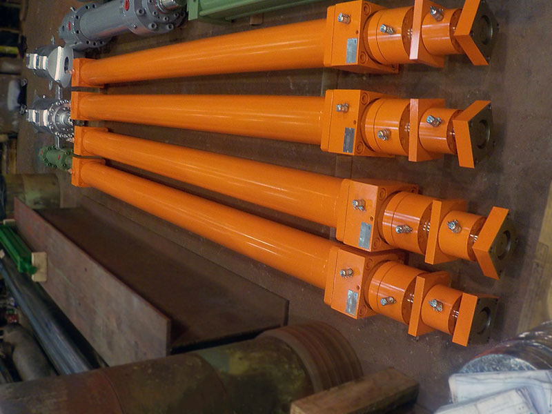 Synchronised telescopic cylinder
