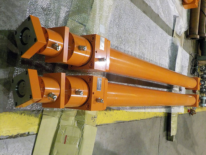 Simultaneous multi-section hydraulic cylinder for for COKE OVEN maintain Trolley