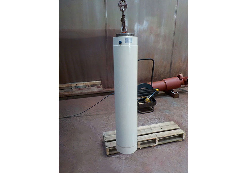 Piston type accumulator