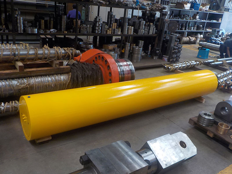 Piston type accumulator