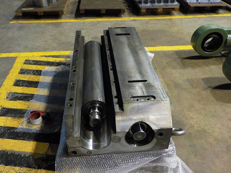 BENDING OS left side hydraulic cylinder